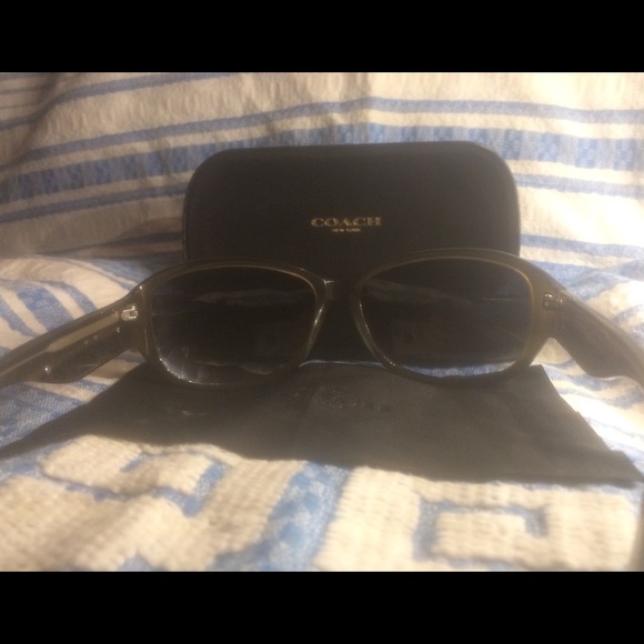 EUC. Coach "Devyn" Sunglasses - Picture 4 of 6